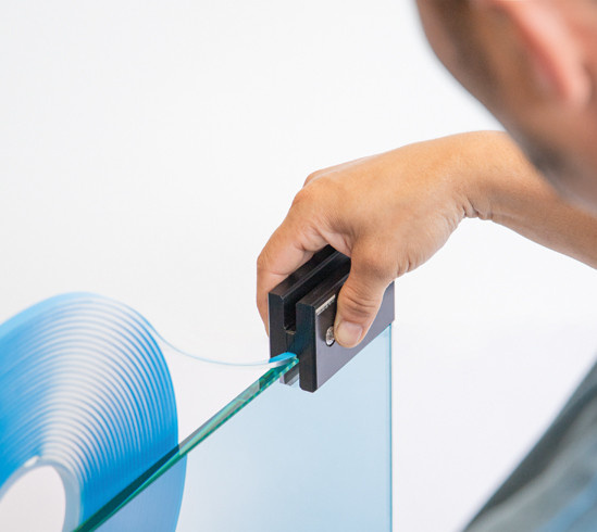 XtraColl® Applicator for toughened glass with a thickness of 10–12 mm.